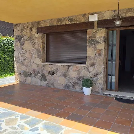 Carreras Casa En Piscina Natural بيت للعطل كانديليدا