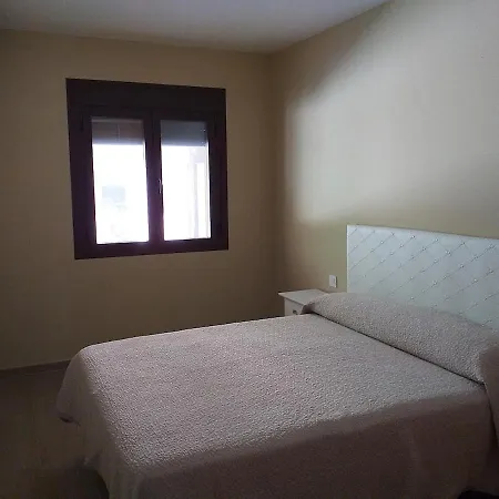 Carreras Casa En Piscina Natural بيت للعطل *