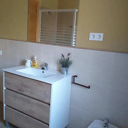 Carreras Casa En Piscina Natural بيت للعطل كانديليدا